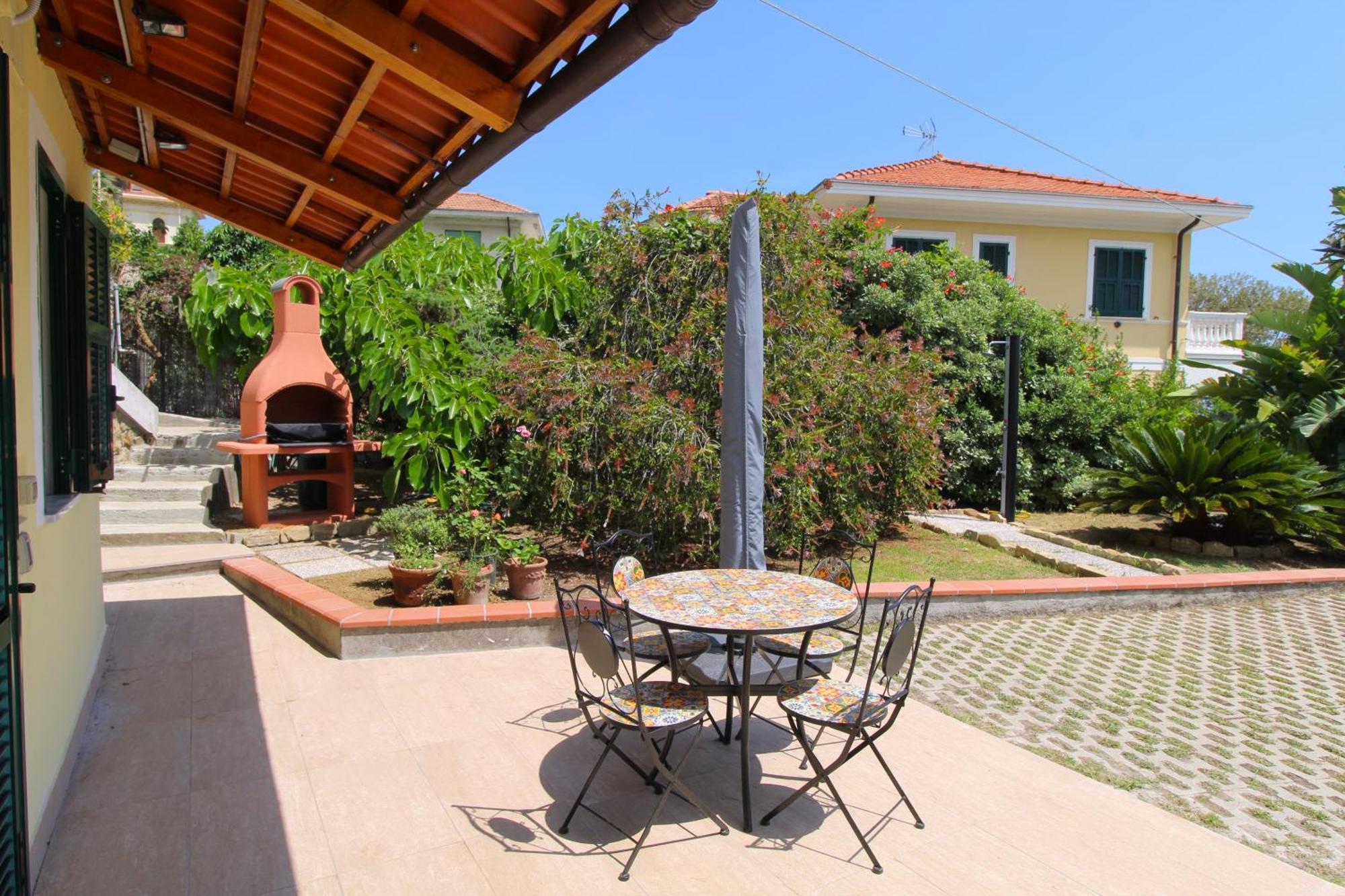 La Pace, Il Sole, Il Mare - Sanremo Casa Indipendente Vista Mare, Posto Auto Privato, Ampio Spazio Esterno Attrezzato, A Pochi Minuti Dalle Spiagge Exterior foto